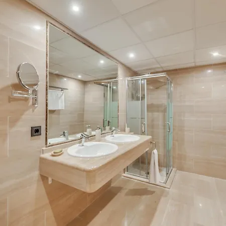 Luxury 4bdr Penthouse With Sea Views