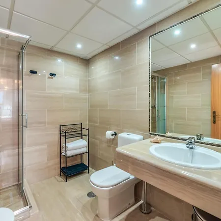 Apartment Luxury 4bdr Penthouse With Sea Views *